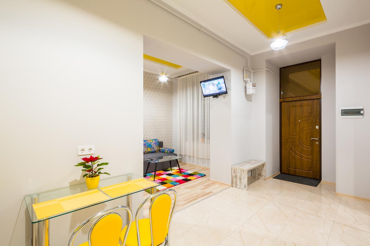 Apartment On Pekarska Street Зі Світлом! リヴィウ エクステリア 写真