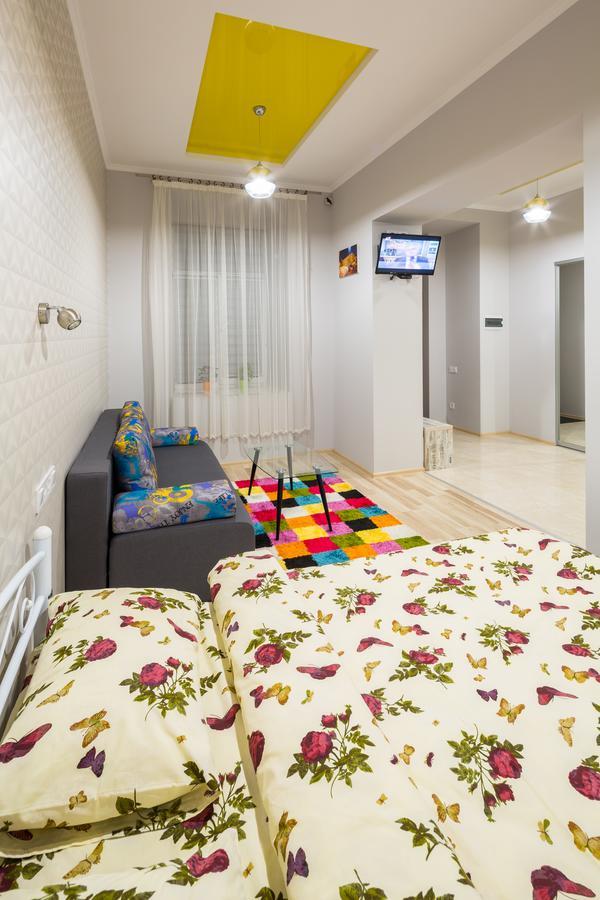 Apartment On Pekarska Street Зі Світлом! リヴィウ エクステリア 写真