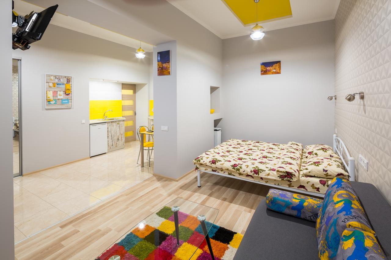 Apartment On Pekarska Street Зі Світлом! リヴィウ エクステリア 写真