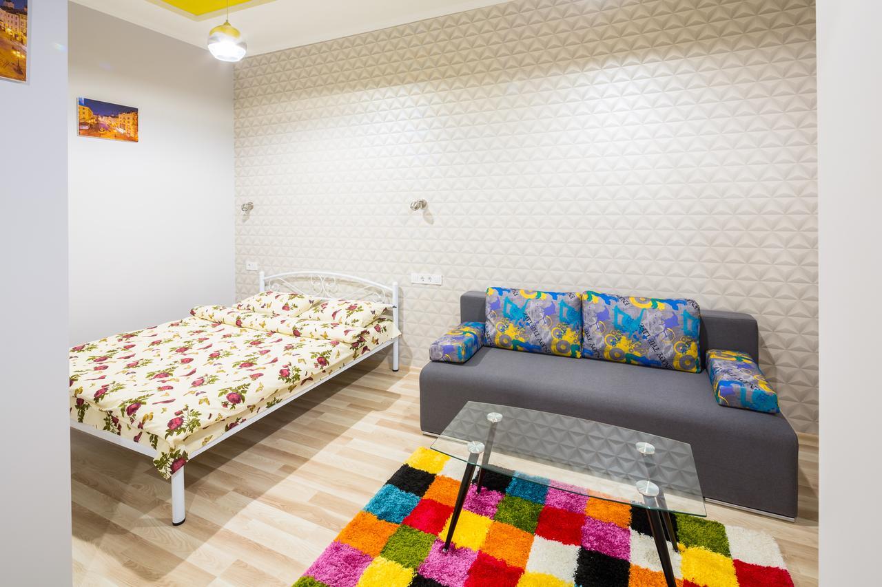 Apartment On Pekarska Street Зі Світлом! リヴィウ エクステリア 写真